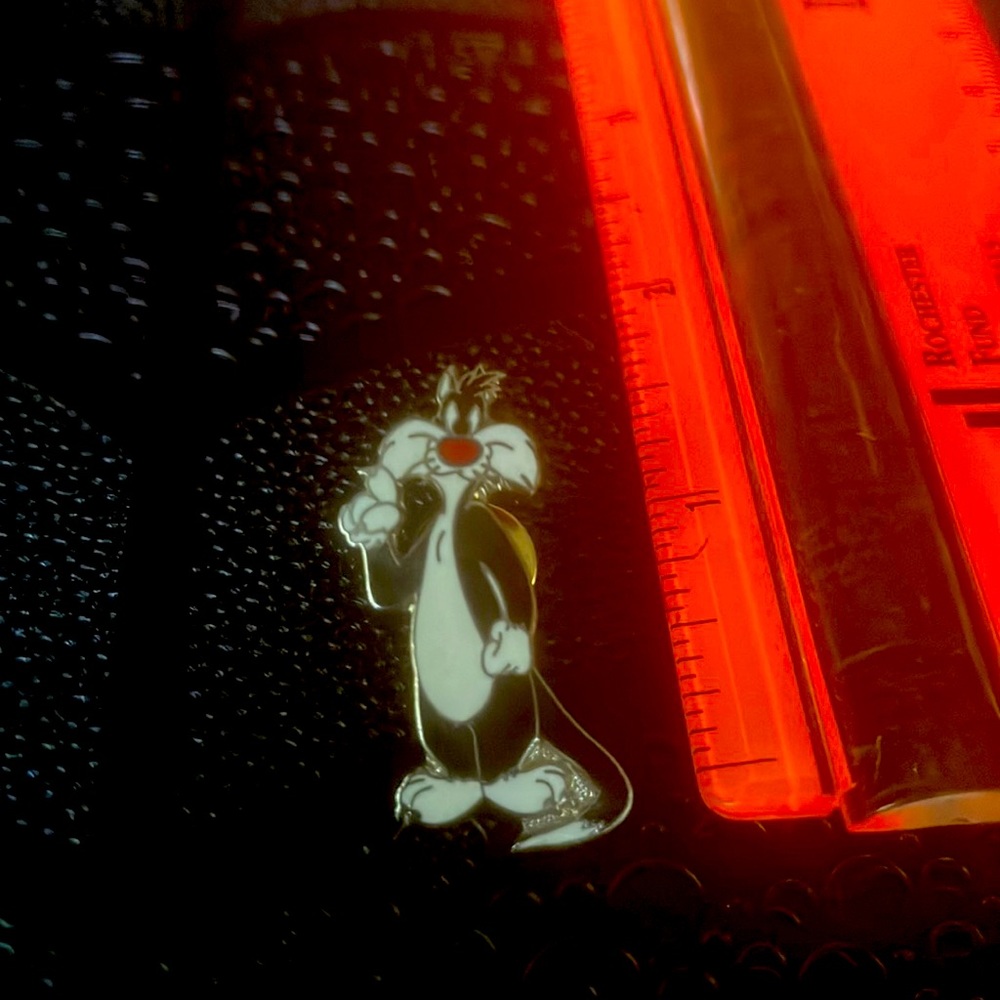 VINTAGE 1993 WB SYLVESTER post pin